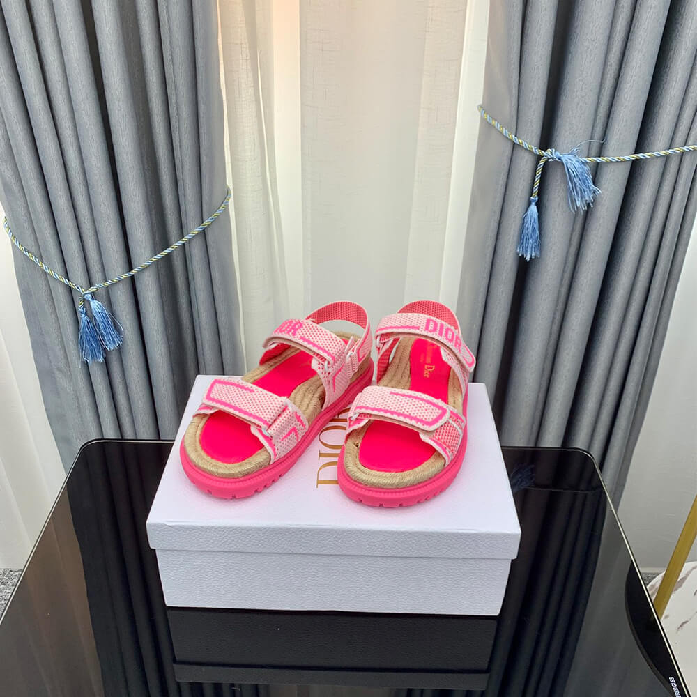 D*oract sandal