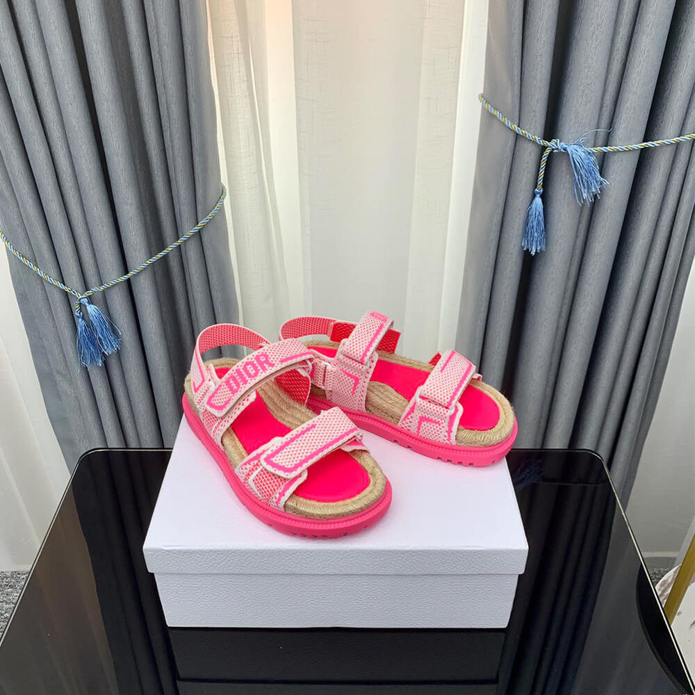 D*oract sandal
