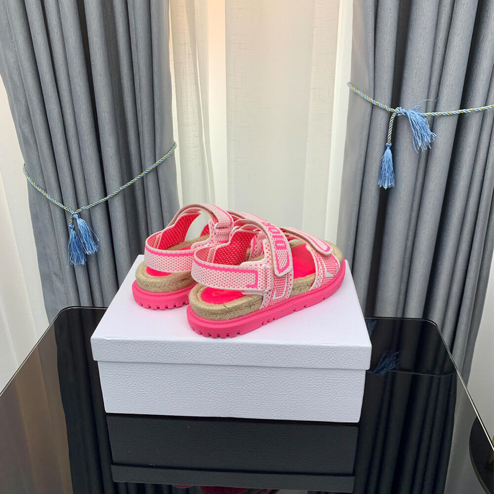 D*oract sandal