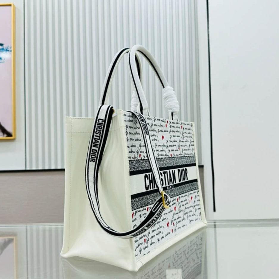 medium D*or book tote
