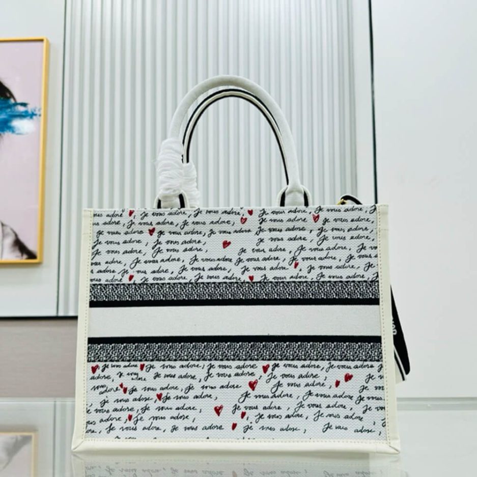 medium D*or book tote