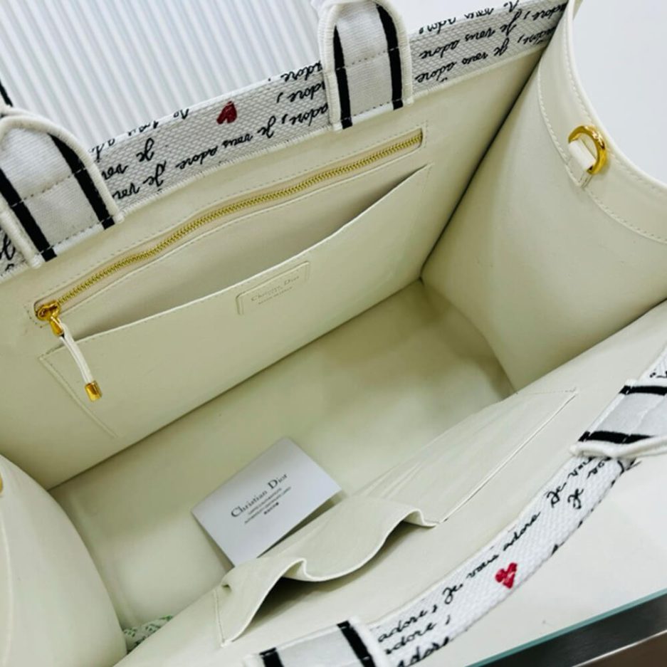 medium D*or book tote