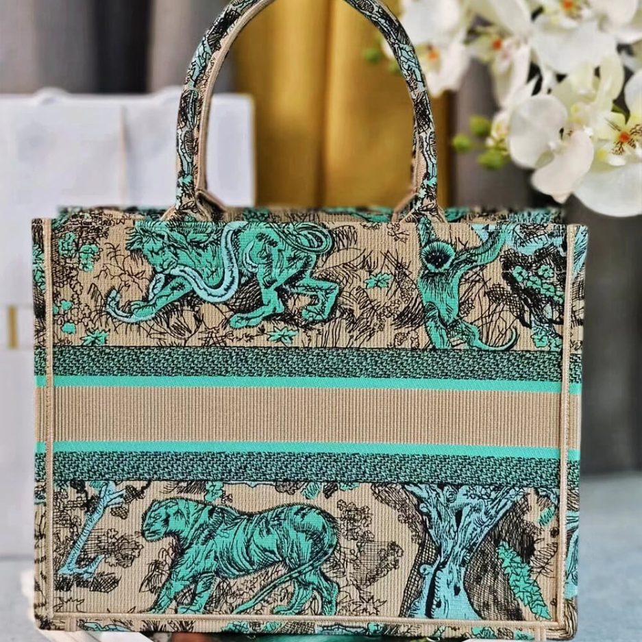 medium D*or book tote