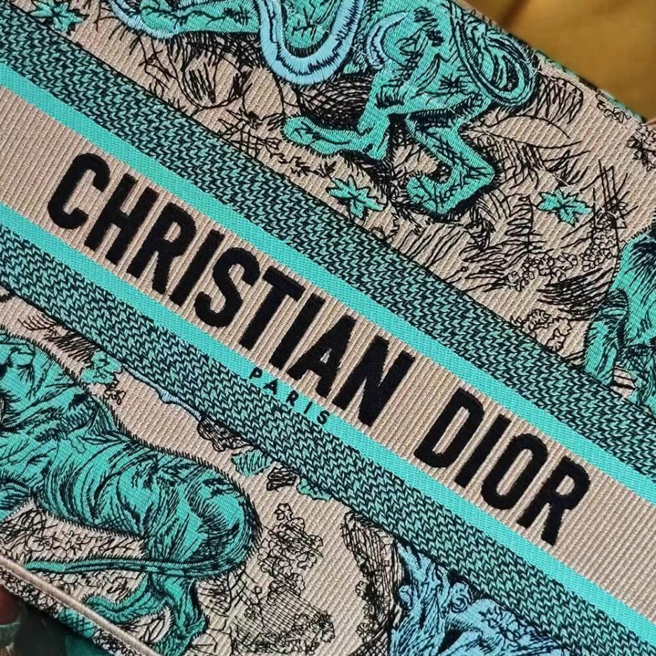 medium D*or book tote